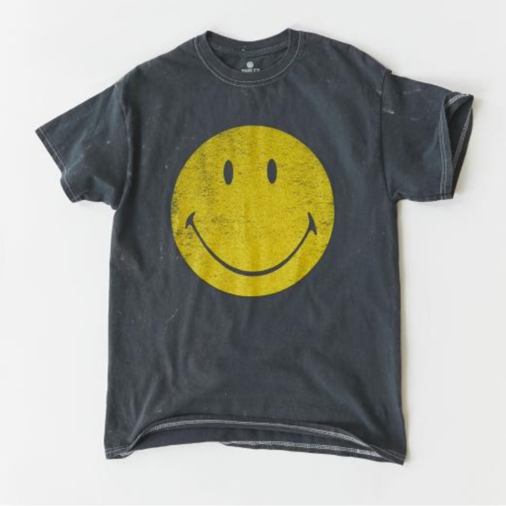 “Smiley Original” Tshirt in color Washed Black